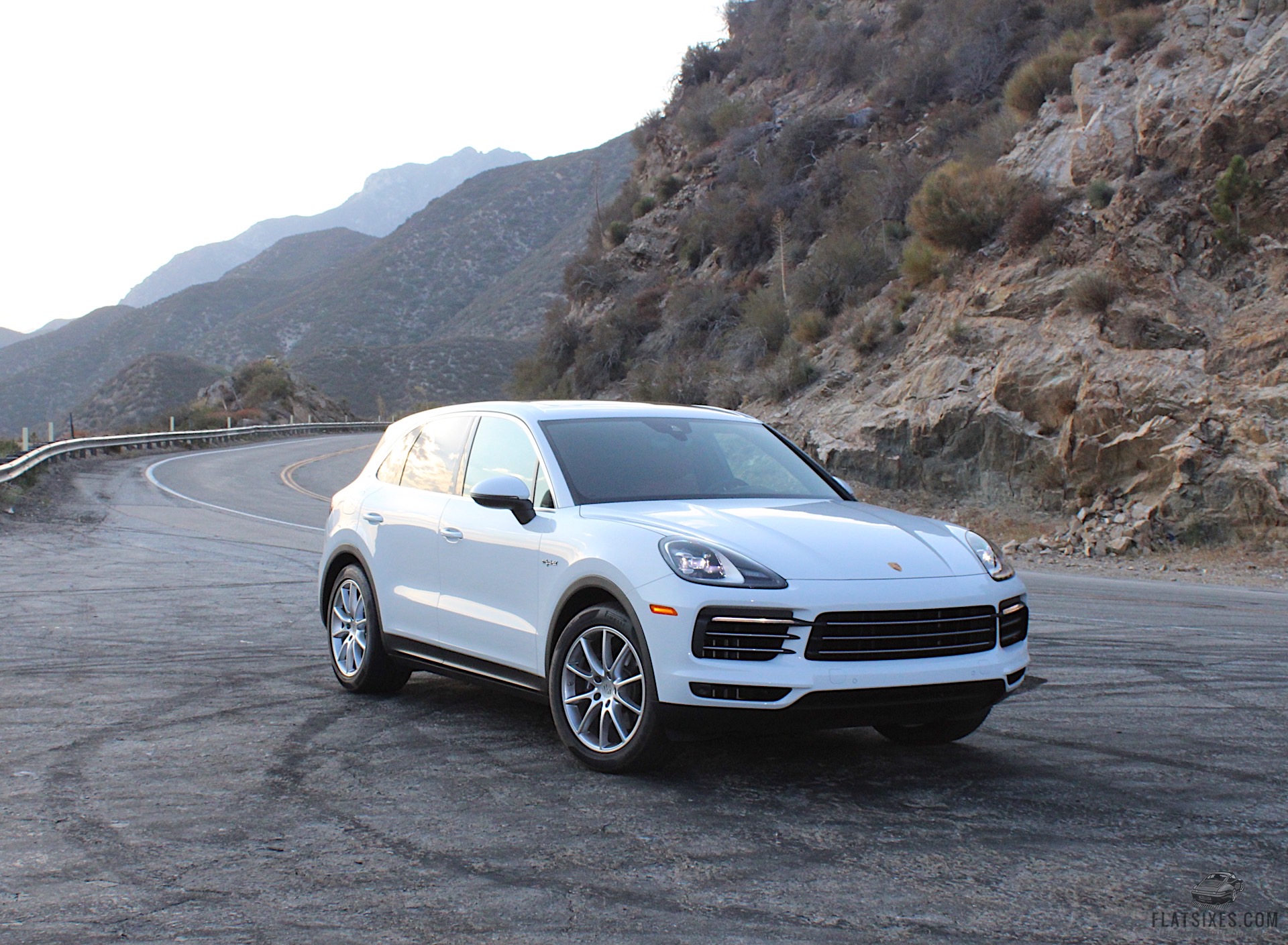 Porsche cayenne e on sale hybrid 2021 review