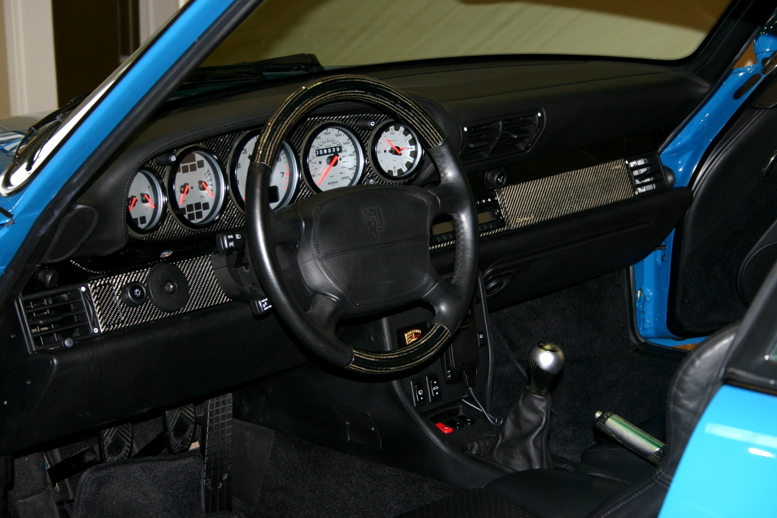 seinfeld-porsche-993-turbos-interior.jpg