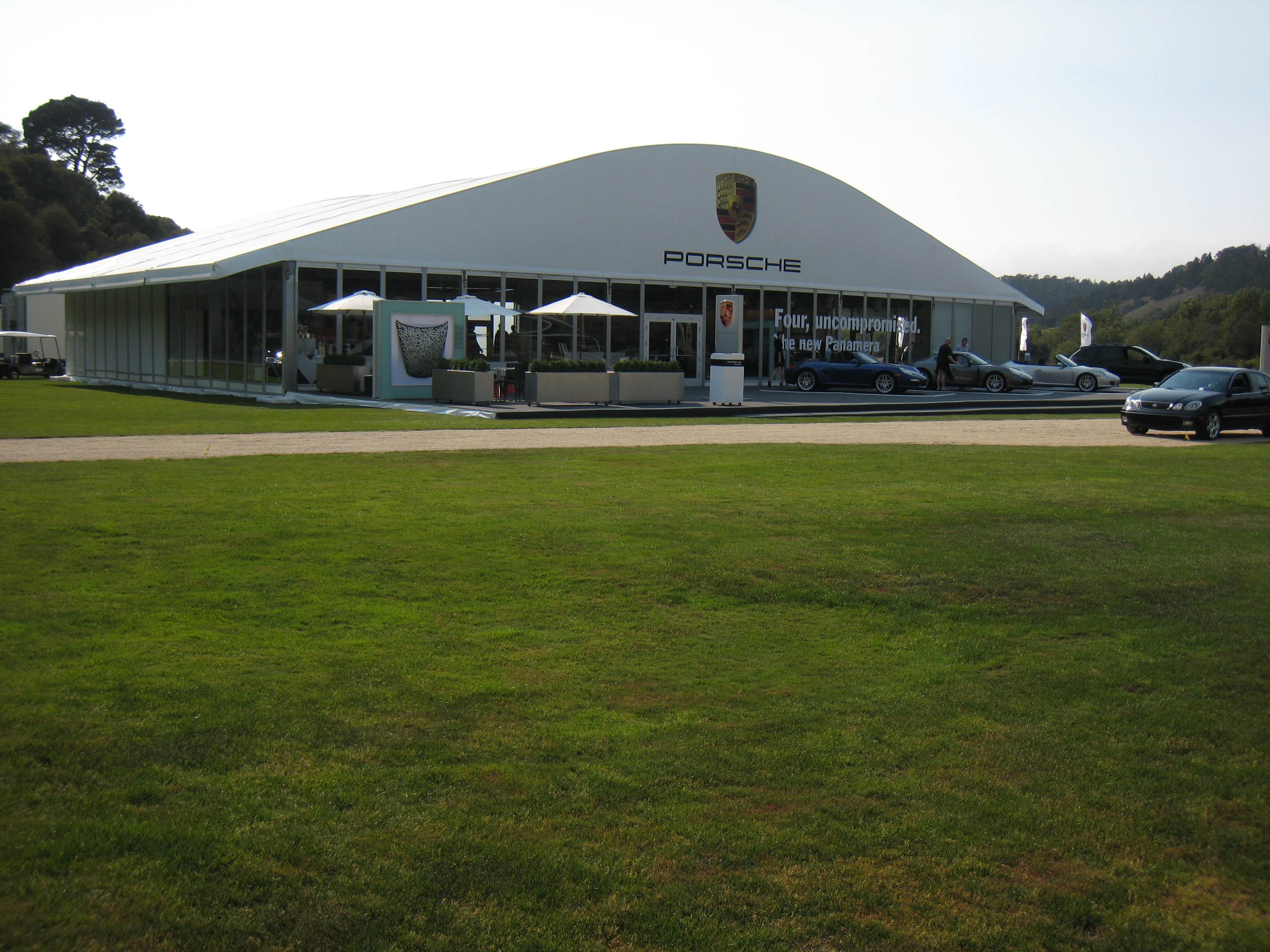 Porsche Zentrum in Monterey