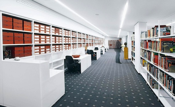 Porsche library