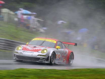 Flying Lizard Porsche 911 GT3 RSR racing in the rain at Lime Rock