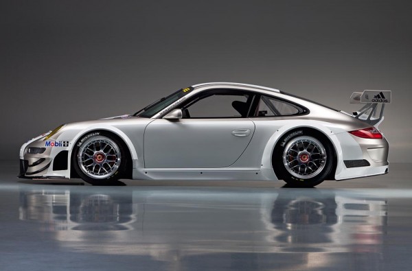 Porsche 911 GT3 RSR side view