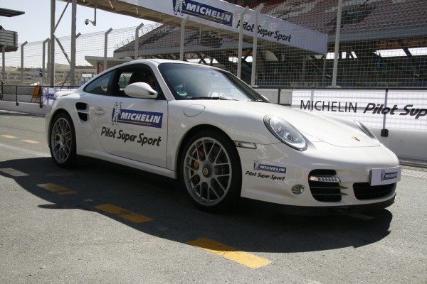 Porsche 997 equiped with Michelin Pilot Super Sport tires at Dubai Autodrome