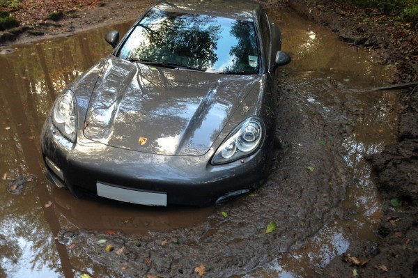 £££-Andre-Wisdoms-Porsche-Panamera-Turbo-in-a-mud-filled-pit-2716839