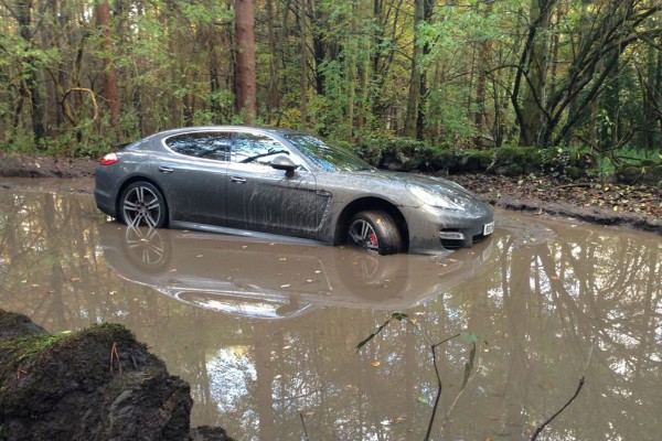 £££-Andre-Wisdoms-Porsche-Panamera-Turbo-in-a-mud-filled-pit-2716840