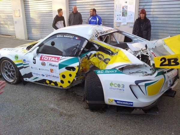 Wrecked Porsche GT3