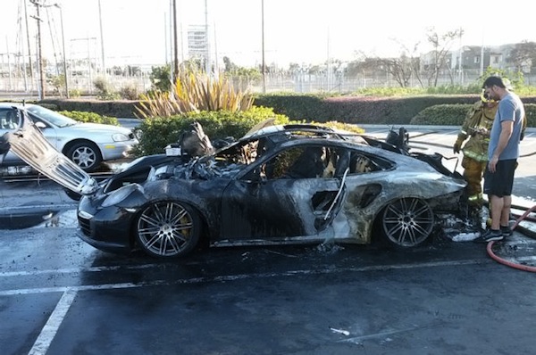 porsche-burning-fire-2014-911s-turbo-flames-parked-firemen-003