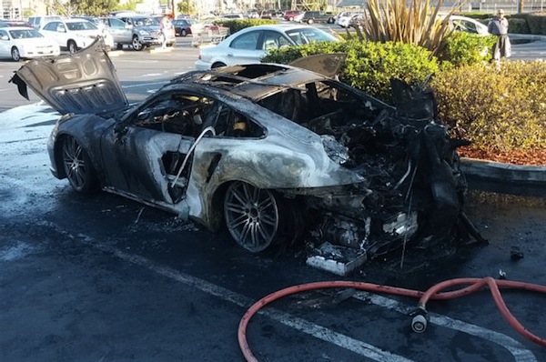 porsche-burning-fire-2014-911s-turbo-flames-parked-firemen-004