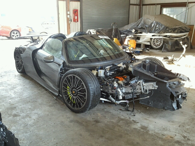 Crashed Porsche 918 Spyder