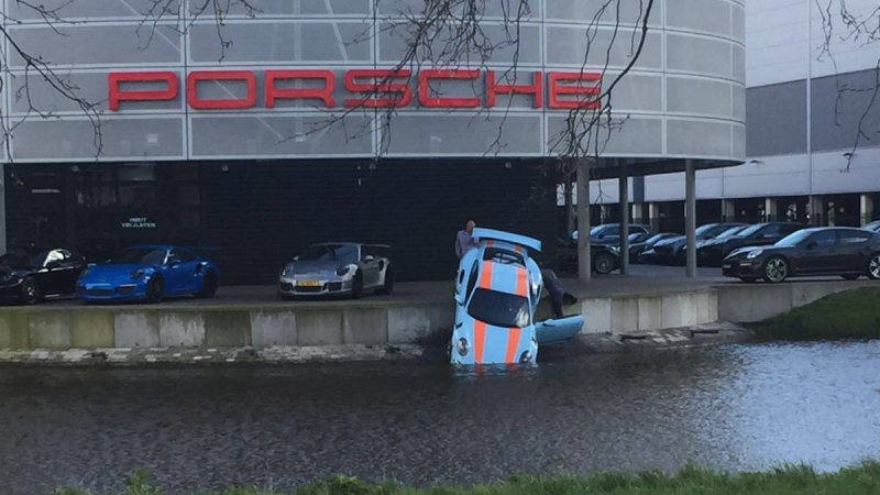 porsche 911 gt3 rs nose first into water in amsterdam