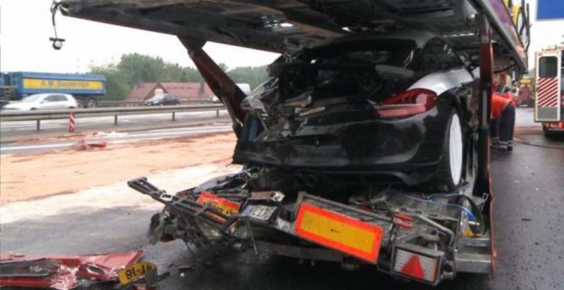 7 Porsche Cayman GT4s destroyed in accident on autobahn